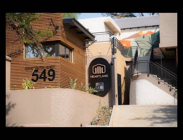 3 BEDROOM TOWNHOUSE FOR SALE IN WATERKLOOF GLEN